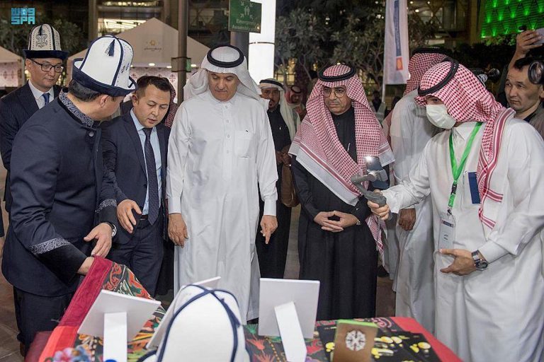 Minister Al-Fadli opens the Kyrgyz exhibition in Riyadh