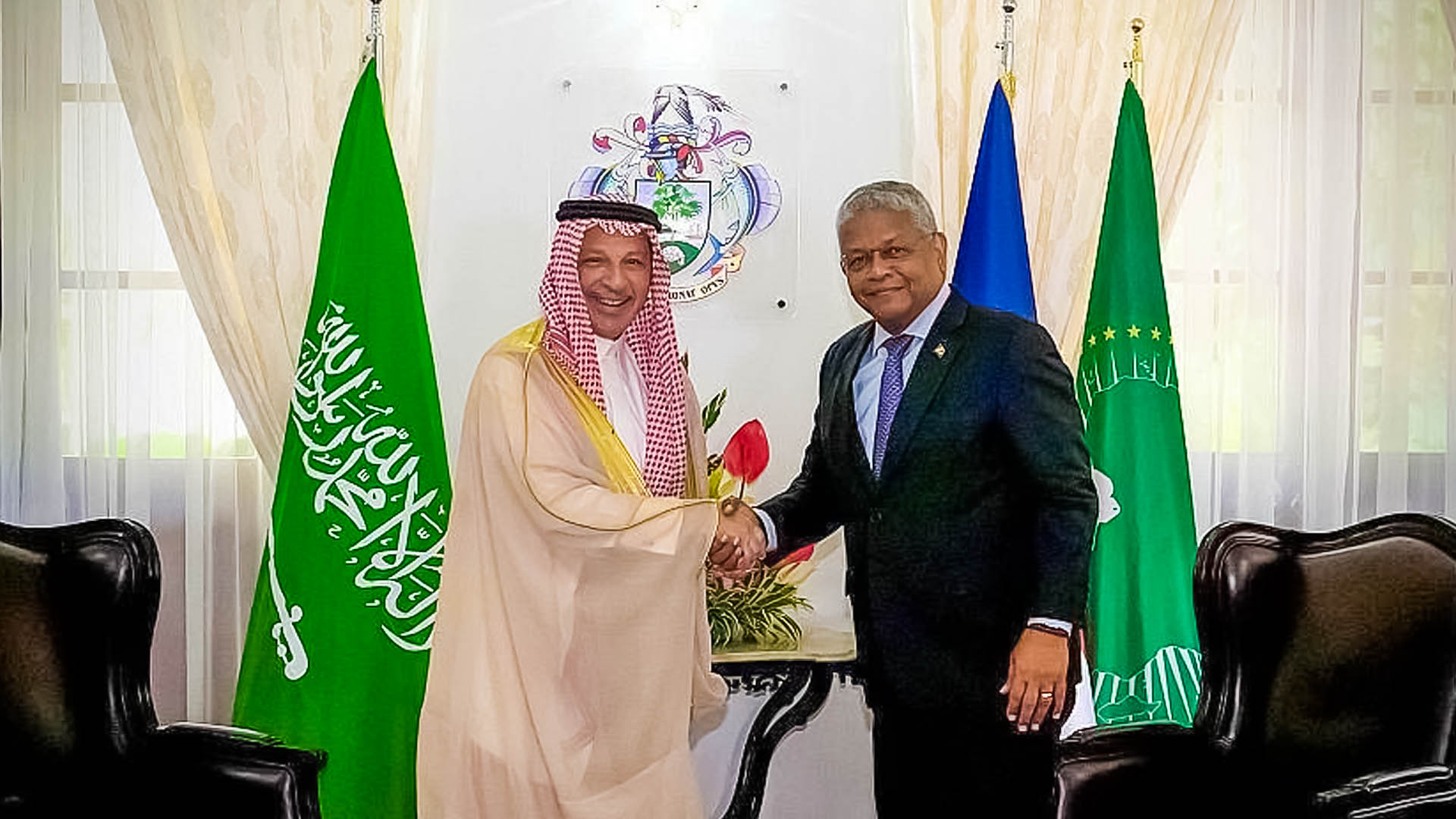 The President of Seychelles meets with Saudi Advisor Qattan