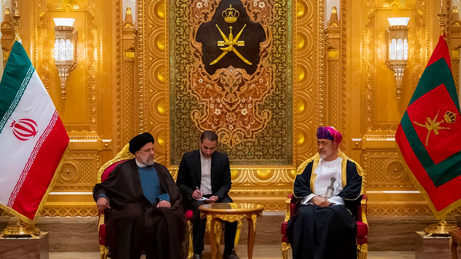 Iranian President and Sultan of Oman hold official talks